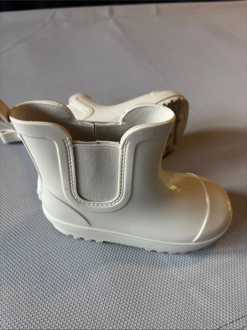 BearPaw glossy cream